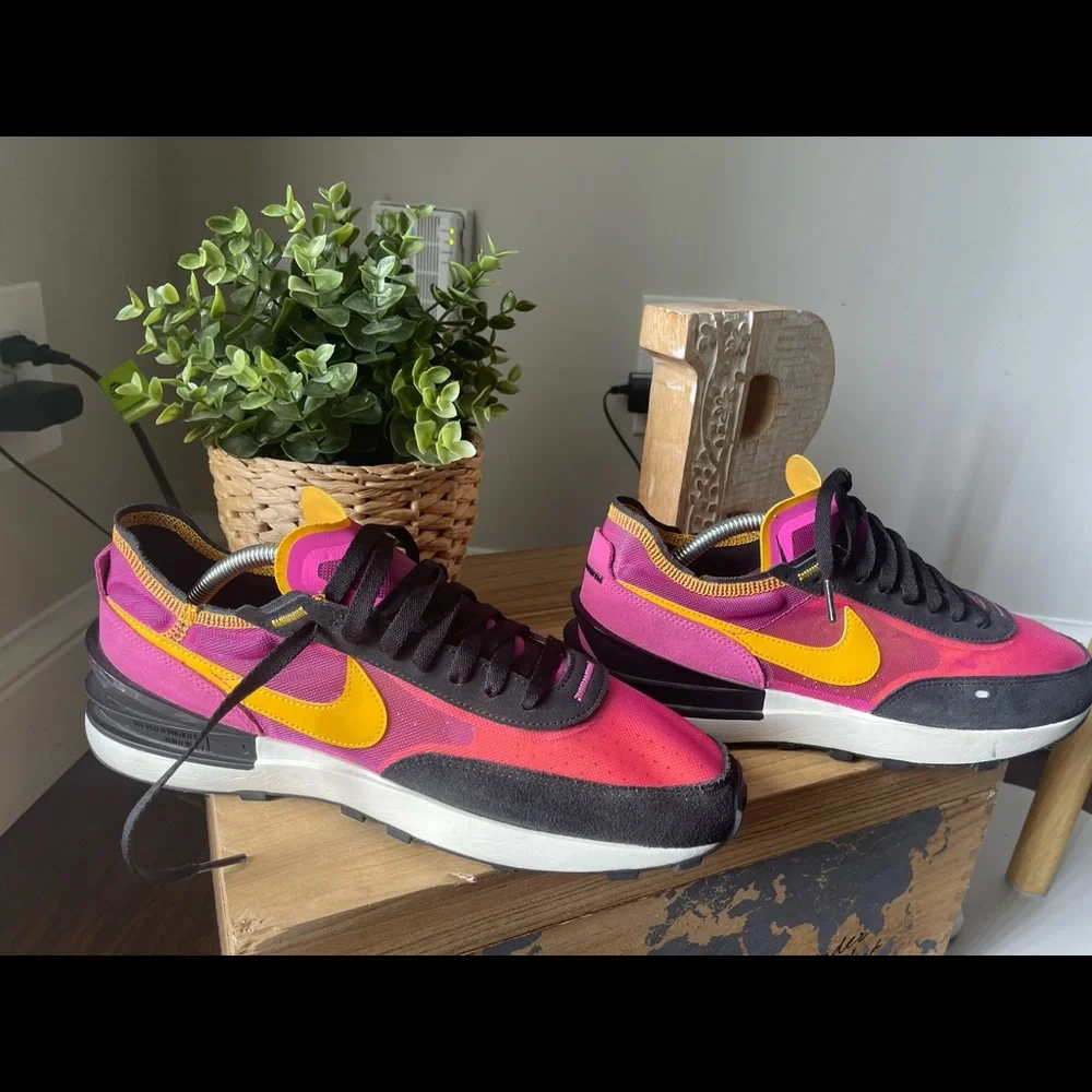 Nike - Picture 1 of 3